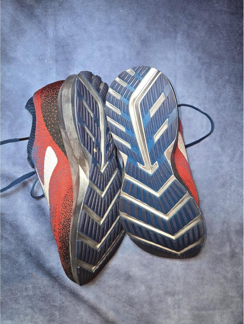 Like new brooks mens shoes - Picture 2 of 5